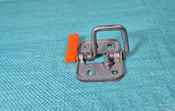 Volkswagen Touran II Engine bonnet/hood lock/latch loop/hook 1K8823186D