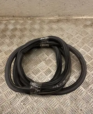 Opel Zafira B Front door rubber seal 