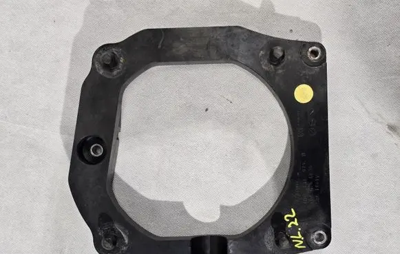 Audi A8 S8 D4 4H Fuel tank mounting bracket 4H0131979B