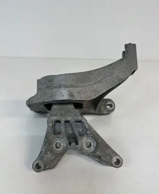 Engine mount bracket