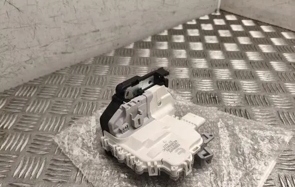 Audi Q7 4L Tailgate/trunk/boot lock/catch/latch 8K0839015C