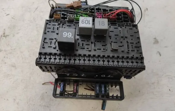 Volkswagen Transporter - Caravelle T4 Fuse box set 357937039