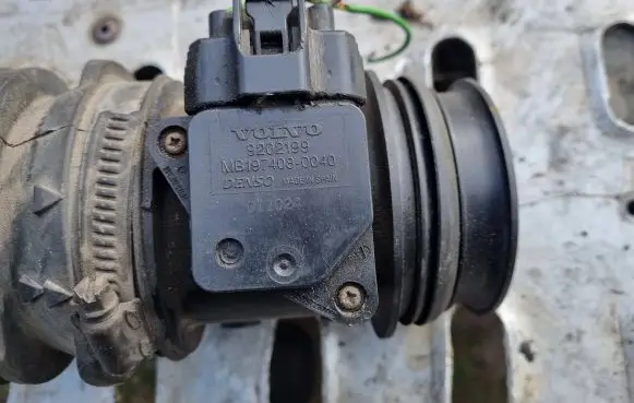 Volvo S70 V70 V70 XC Mass air flow meter 9202199