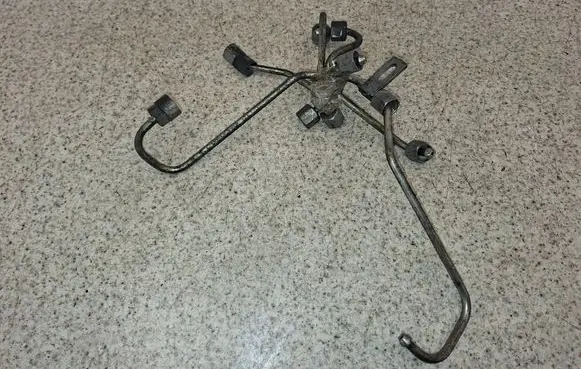 Land Rover Evoque I Fuel injector supply line/pipe
