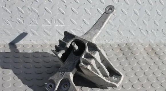 Hyundai i30 Engine mount bracket 21812G4000 21812-G4000 21810-G4000