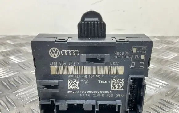 Volkswagen Touareg II Door control unit/module 4H0959793F