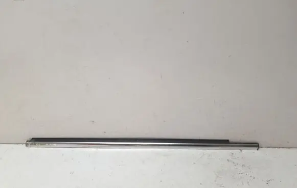 Mercedes-Benz GLK (X204) Front door glass trim molding A2047252365