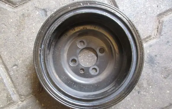 Audi Q3 8U Crankshaft pulley 04L105248