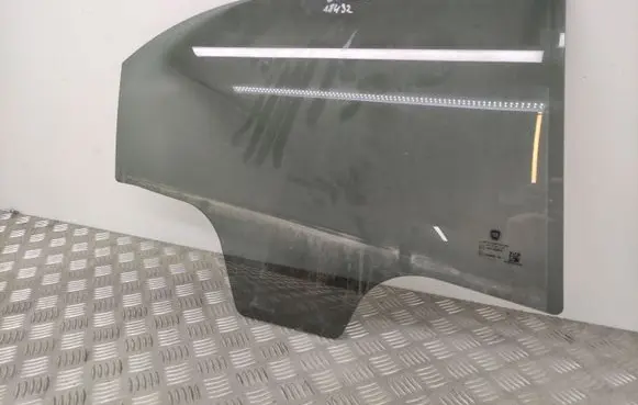 Fiat 500X Rear door window glass