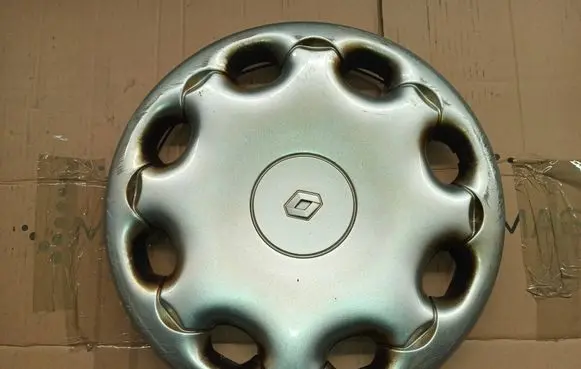Renault Laguna I R15 wheel hub/cap/trim 7700427890