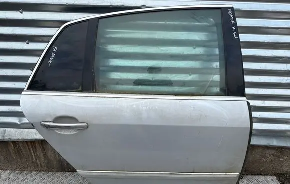 Volkswagen Phaeton Rear door
