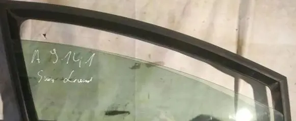 Seat Leon (1P) Front door window glass four-door