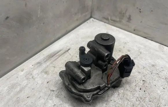 Audi A4 S4 B7 8E 8H Intake manifold valve actuator/motor 059129086M