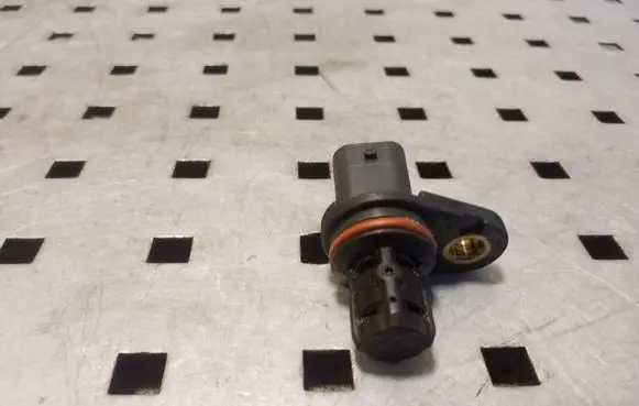Opel Corsa D Camshaft position sensor 55565708