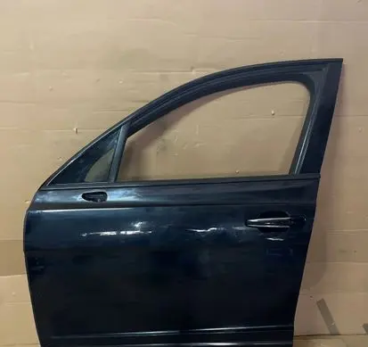 Bentley Bentayga Front door 