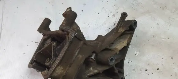 Opel Vectra B Engine mounting bracket 24432908