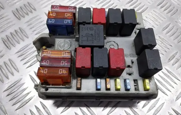 Alfa Romeo 147 Fuse box cover 51742420