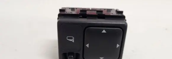 Nissan X-Trail T30 Wing mirror switch 040629