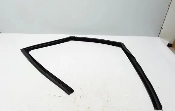 Land Rover Evoque I Front door rubber seal LR052646