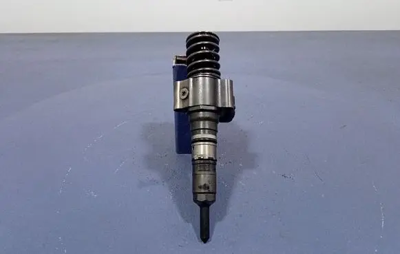 Volkswagen PASSAT B5.5 Fuel injector 03G130073S