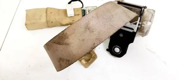 Middle seatbelt (rear)