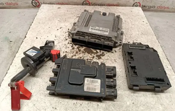 Renault Trafic III (X82) Engine ECU kit and lock set 237103984R 237105202R 0281031363