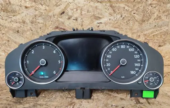 Volkswagen Touareg II Speedometer (instrument cluster) 7P6920981 0263677032
