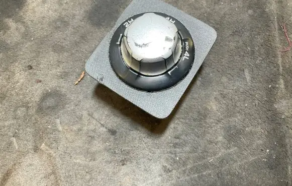 Isuzu D-Max Other switches/knobs/shifts M43731
