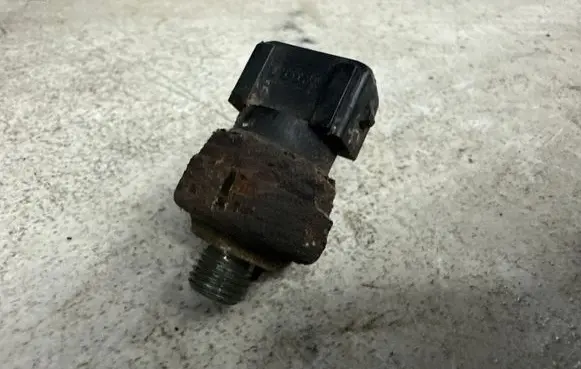 Volvo S80 Air conditioning (A/C) pressure sensor
