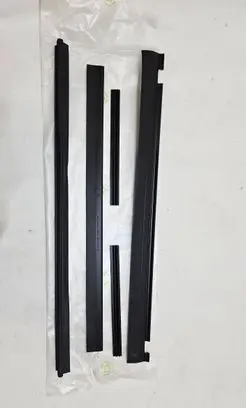 BMW 1 F40 Front door rubber seal 8600127