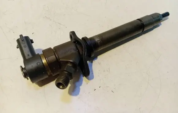 Volvo S80 Fuel injector 8658352