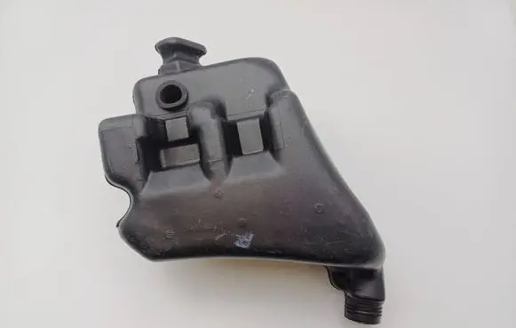 Peugeot 106 Windshield washer fluid reservoir/tank 9614650880