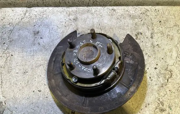 Toyota Corolla Verso AR10 Rear wheel hub