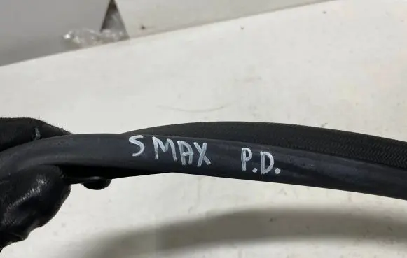 Front door rubber seal