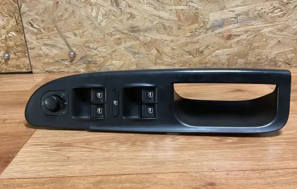 Volkswagen PASSAT B6 Electric window control switch 3C1867171B