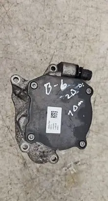 Volkswagen Golf V Vacuum pump 03L145207