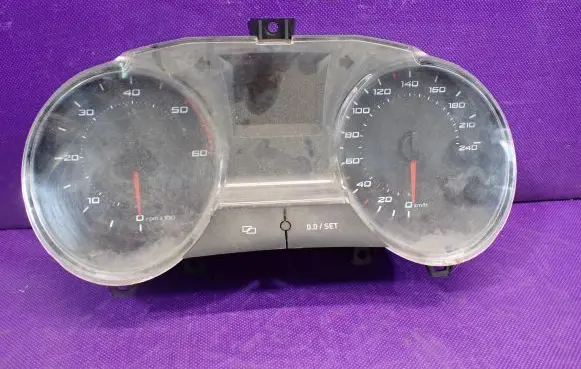 Speedometer (instrument cluster)