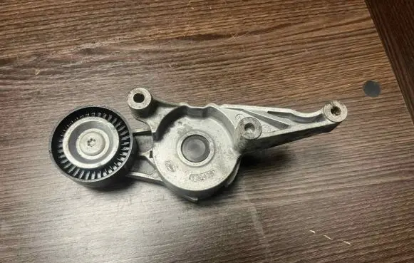 Volkswagen Transporter - Caravelle T5 Timing belt tensioner T38436