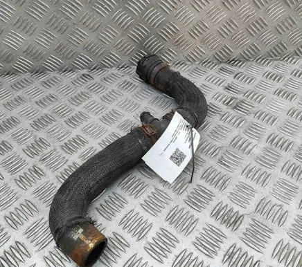 Engine coolant pipe/hose
