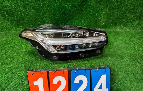 Volvo XC90 Headlight/headlamp 32342483