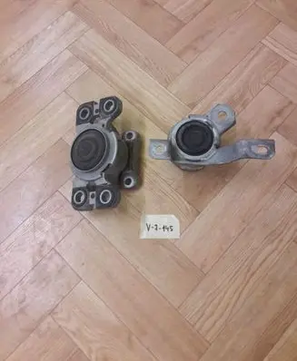 Volvo XC60 Engine mount bracket