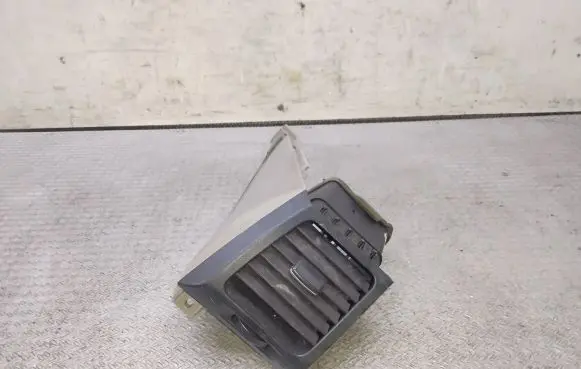 Mitsubishi Grandis Dashboard side air vent grill/cover trim GN71104670