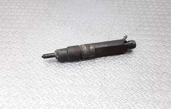 Volkswagen Golf III Fuel injector 028130201T