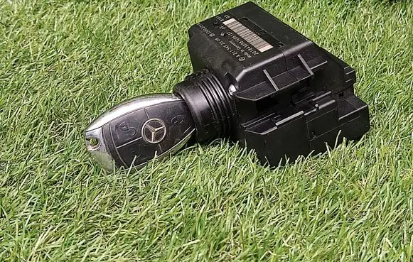 Mercedes-Benz CLS C219 Ignition lock A2115452508 33002214