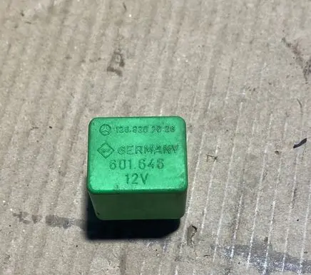 Mercedes-Benz 190 W201 Window wiper relay 1268202026