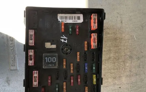 Volkswagen Caddy Fuse box set 0405967 20655
