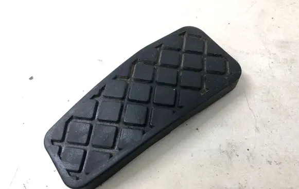 Accelerator throttle pedal