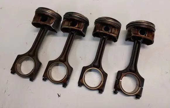 Peugeot 308 Piston with connecting rod