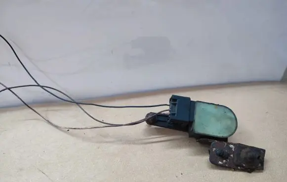 Renault Laguna III Air suspension front height level sensor 
