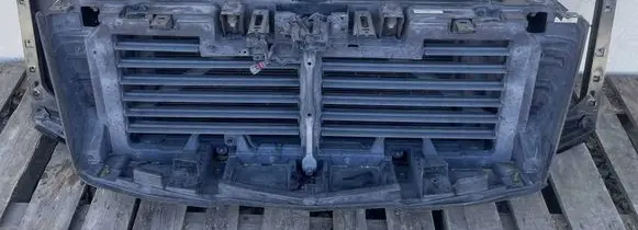 Cadillac Escalade IV Coolant radiator 23287376